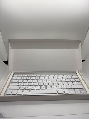 NIB Apple Wireless Keyboard Tested/Working